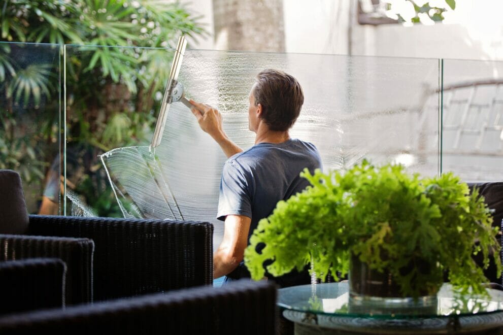 window cleaner man in gray shirt