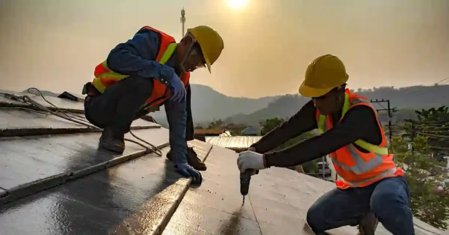 Installing Commercial Roof